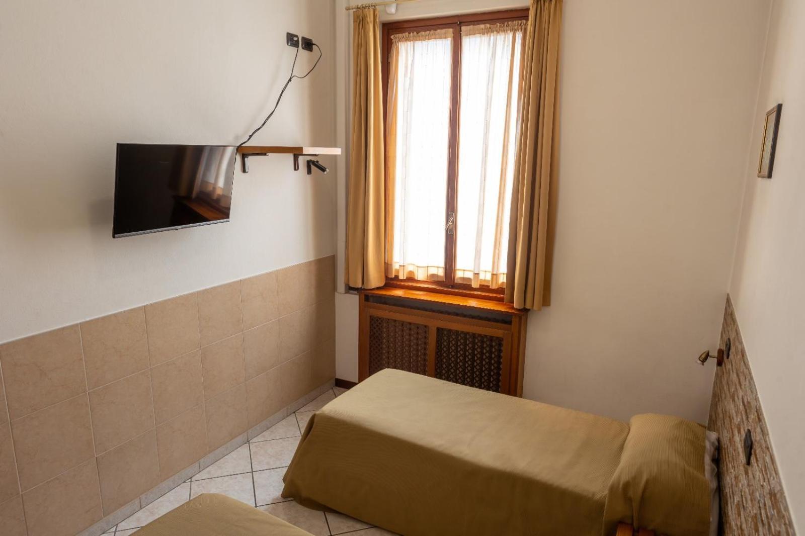 Hotel Mariuccia Varese Zewnętrze zdjęcie